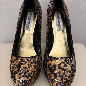 Naughty Monkey Leopard Print Sequin Heels sz 8.5
